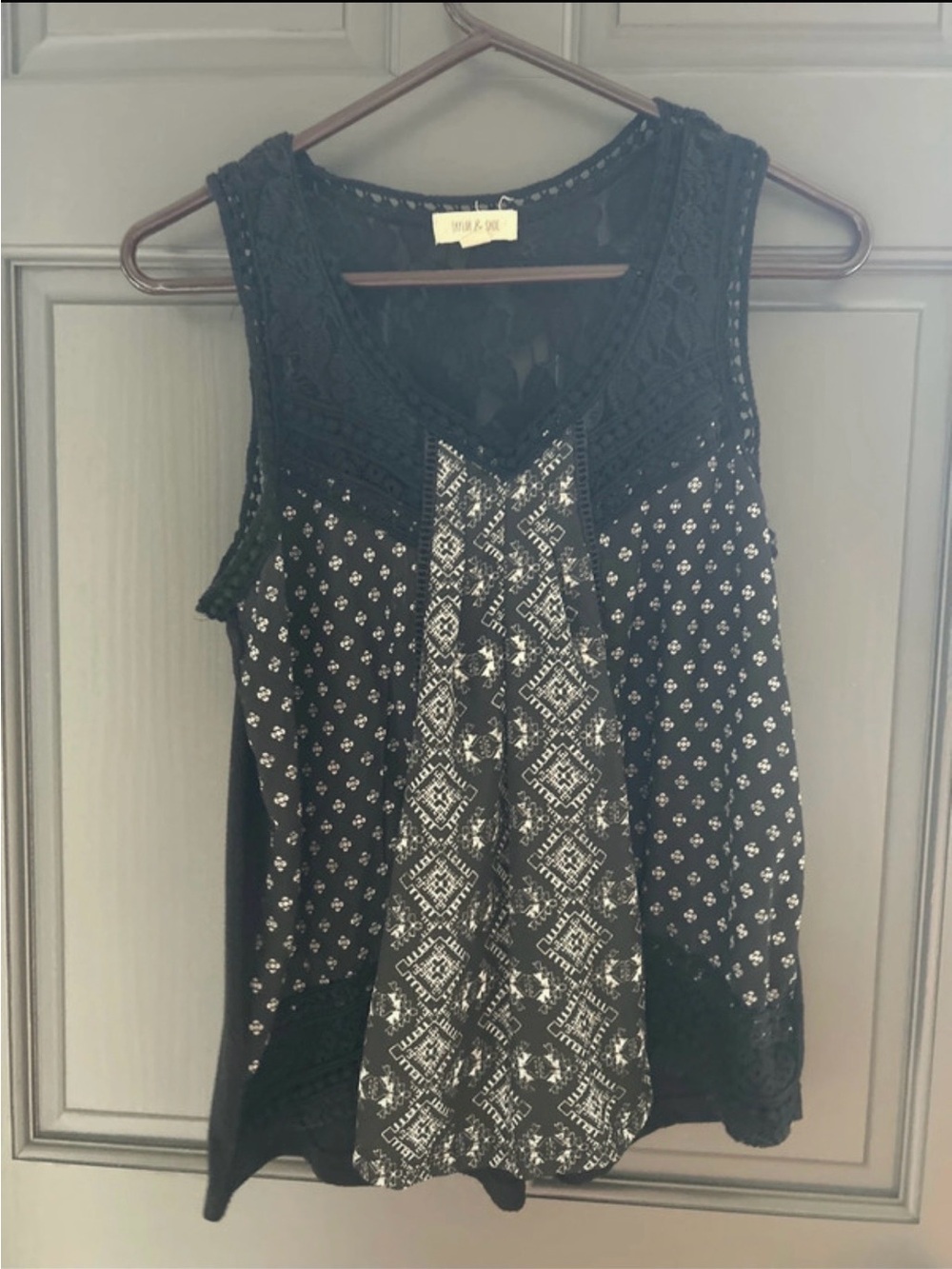 Black Sleeveless Crochet-Trim Printed Tank by Umgee